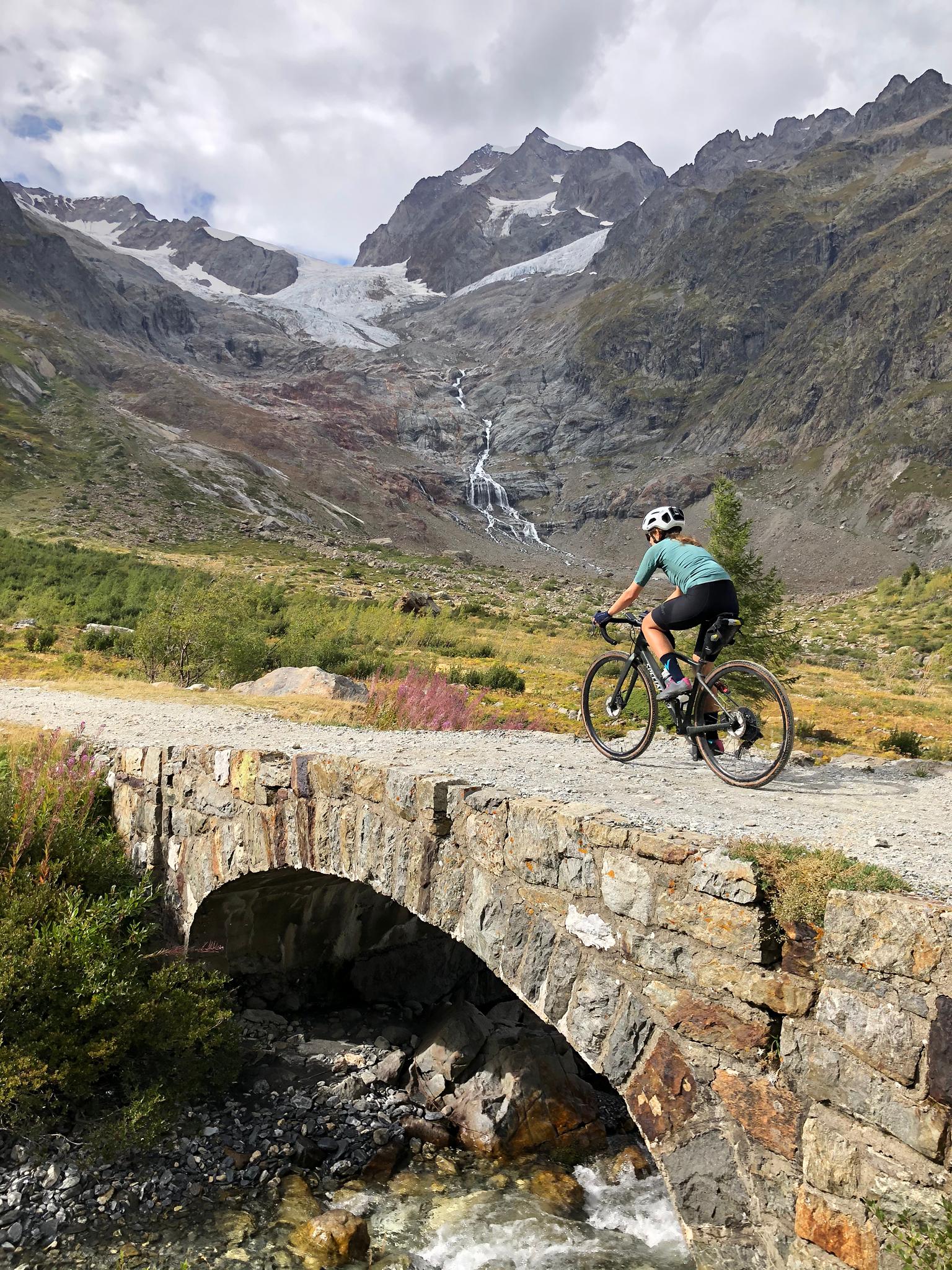 Le Tour du Mont Blanc en gravel Cycliste.ch Le site des Cyclistes